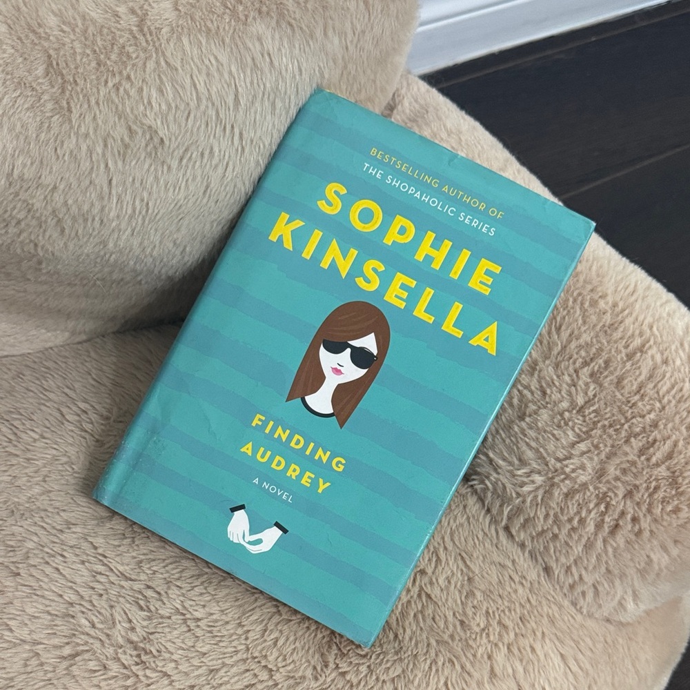 Finding Audrey by Sophie Kinsella Hardcover